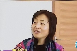 九游正版官网-宗庆后去世那天，他老婆施幼珍在殡仪馆侧门的花圈后站了一会儿